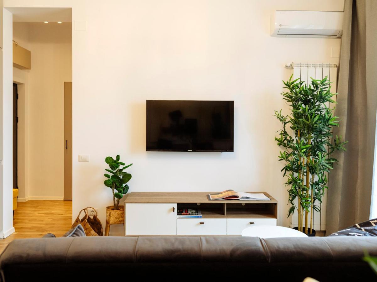 Sunny 2Br Flat - Top Location - Amazing Balcony Бухарест Экстерьер фото